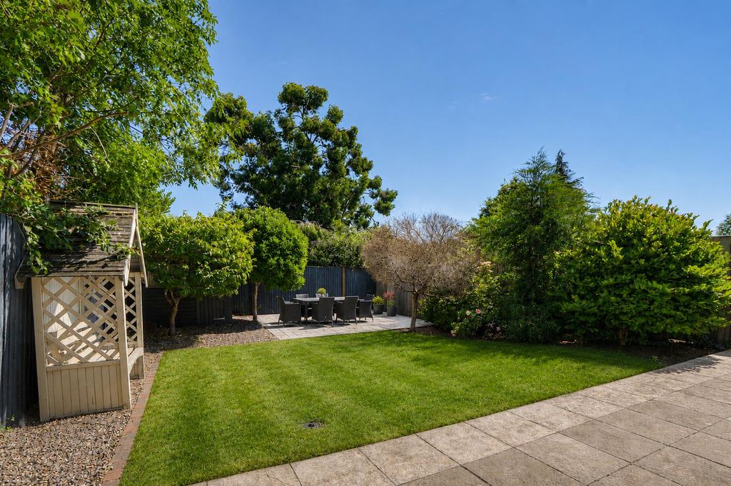 Property photo 2 of 24 Fe8976c3-Bcf7-4c6E-9139-267Aafbdf7Fa.Png