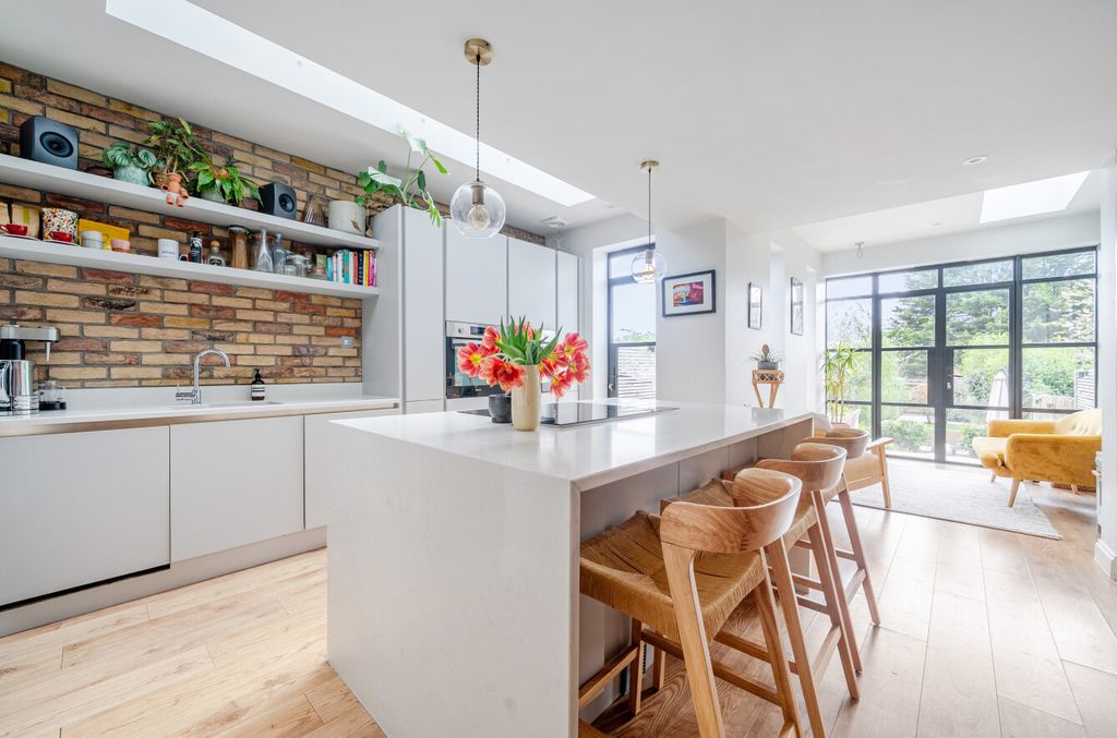 Property photo 2 of 28 1439307-15-69E113...