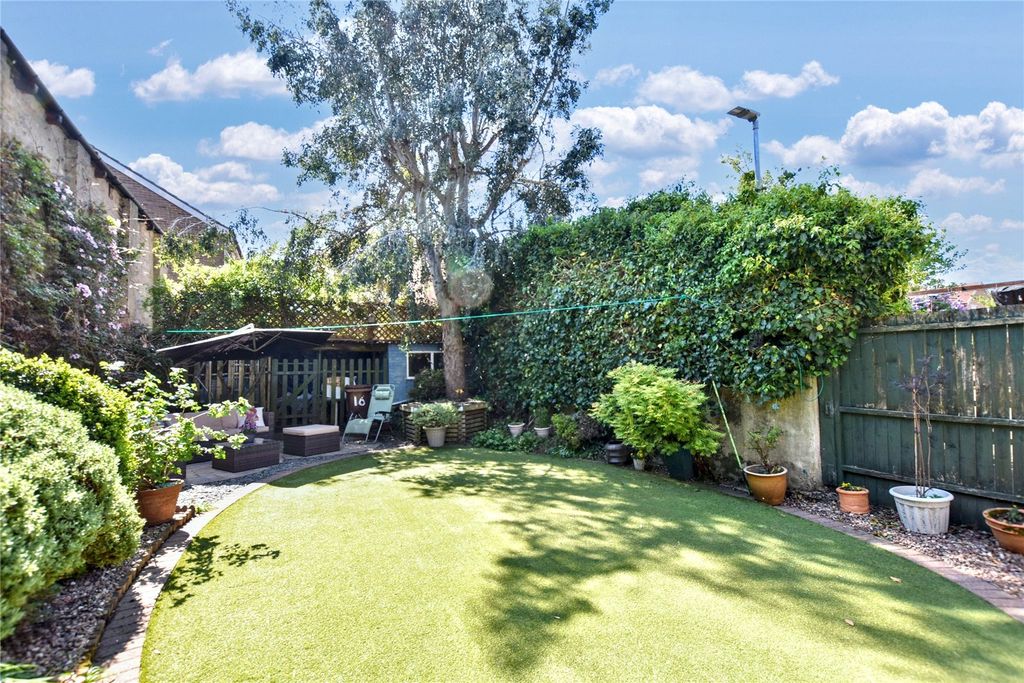 Property photo 2 of 43 Picture No. 33