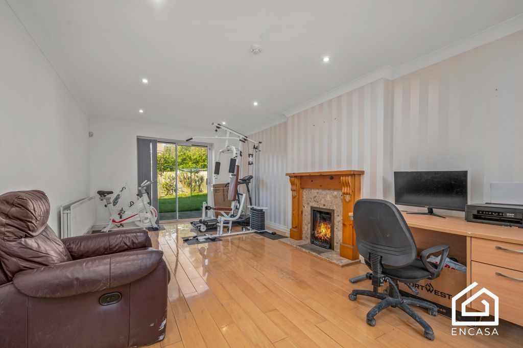 Property photo 2 of 24 Aps_3495