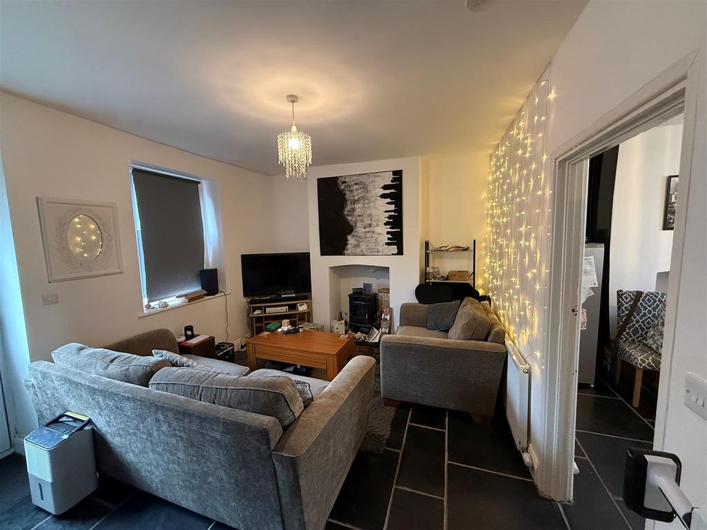 Property photo 3 of 12 L.Jpg