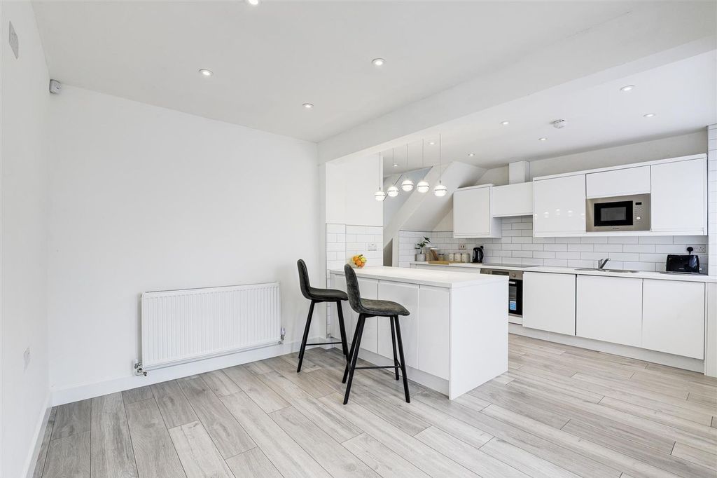 Property photo 3 of 26