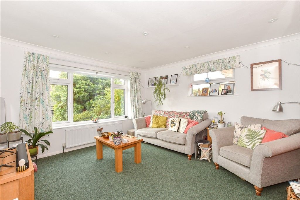 Property photo 1 of 13 Lounge