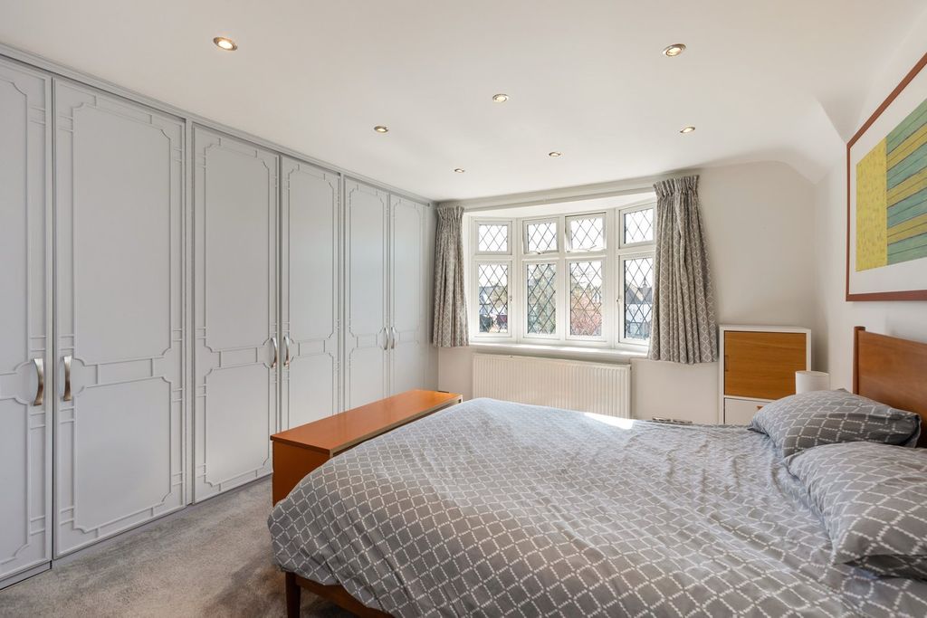 Additional image 8 of 5 bed detached house for saleOakleigh Gardens, Edgware HA8