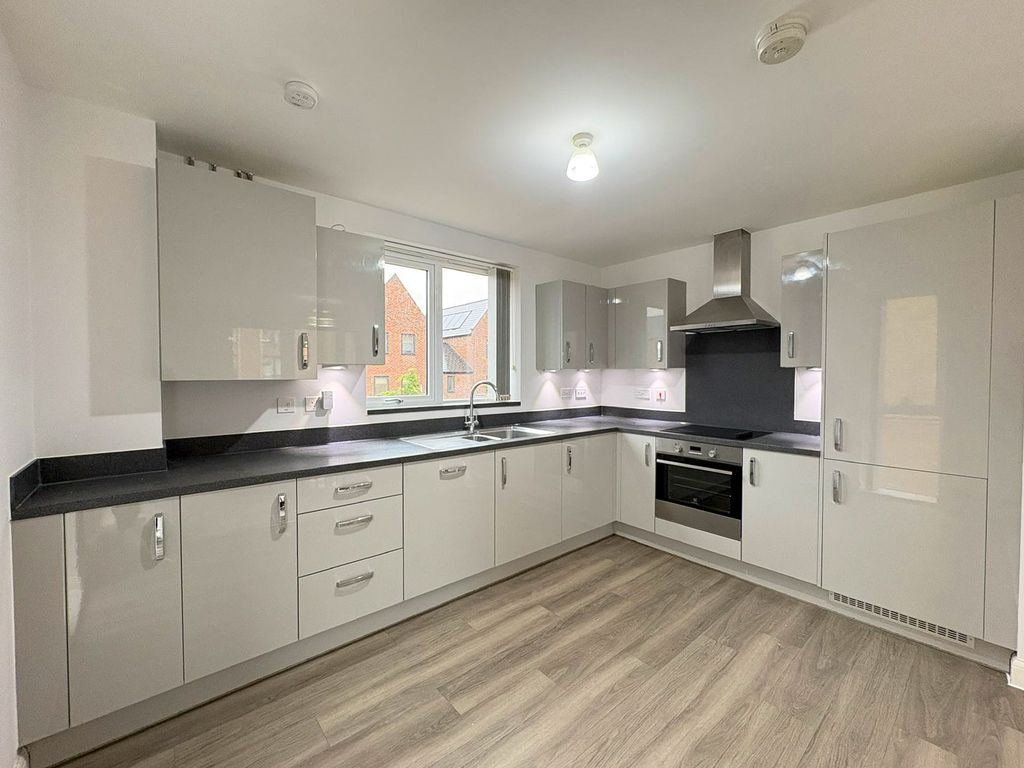 Property photo 1 of 13 Kitchen (1)