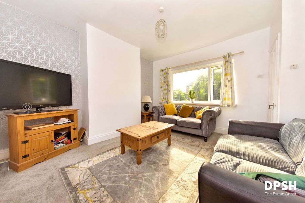 Property photo 2 of 25