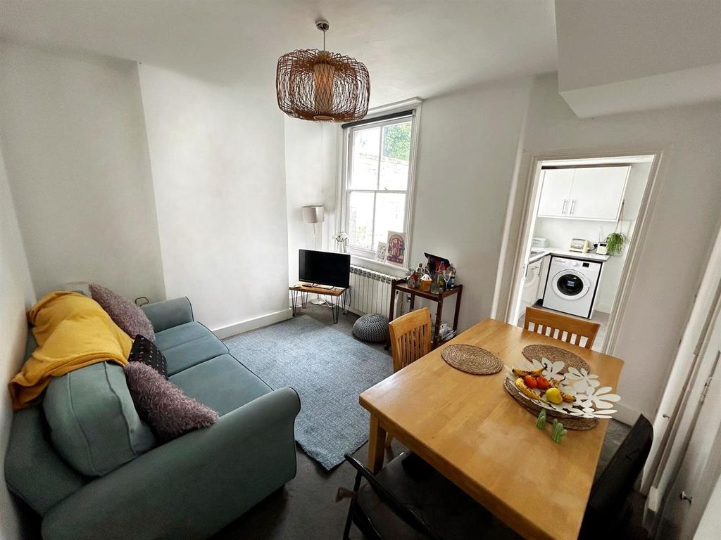 Property photo 2 of 12 73997Cab-6889-4208-Be0B-A6Eeff2c881c.Jpg