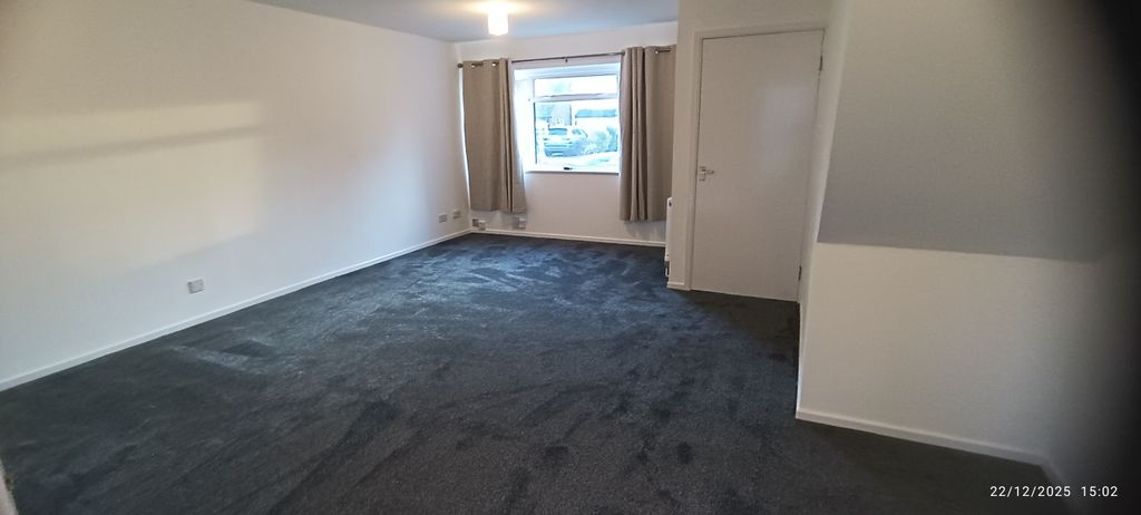 Property photo 2 of 15 Livingroom