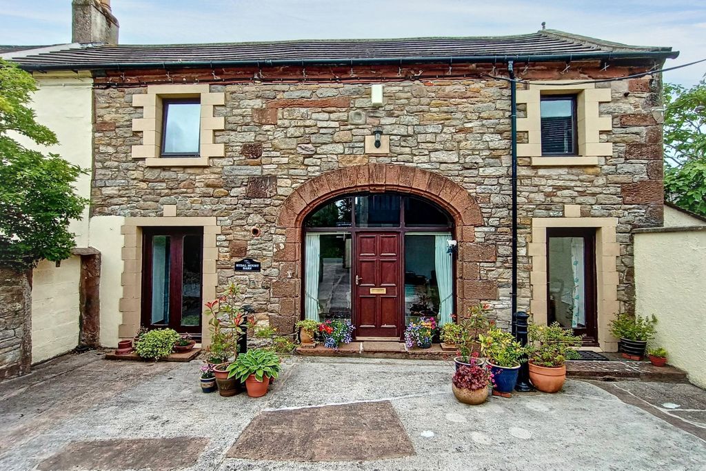 Property photo 2 of 28