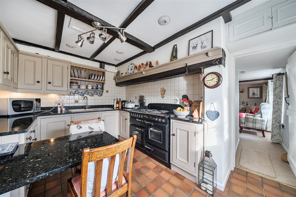 Property photo 3 of 17 Kitchen