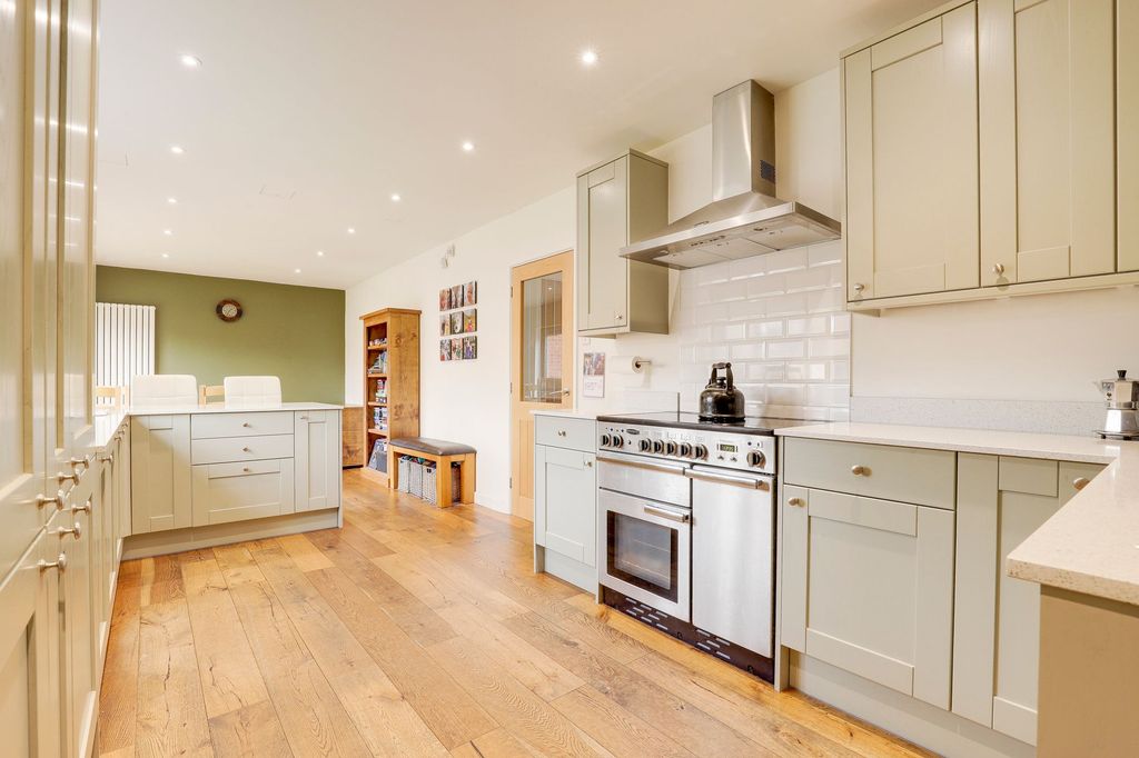 Property photo 3 of 35