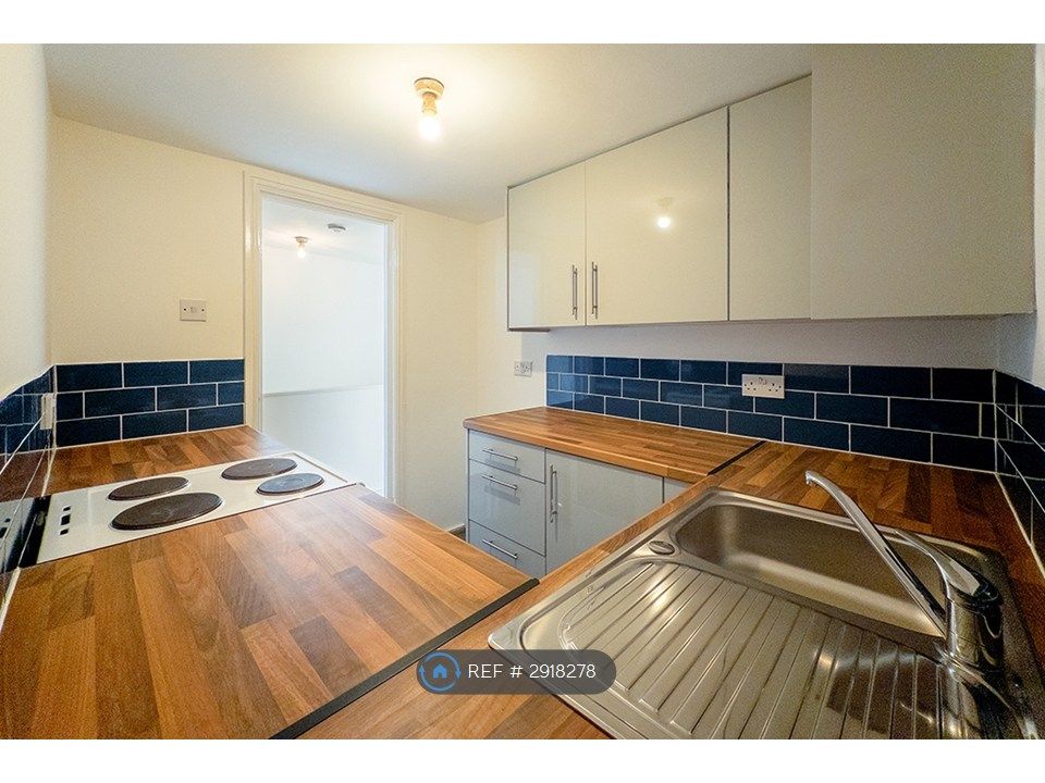 Property photo 3 of 17 Kitchen