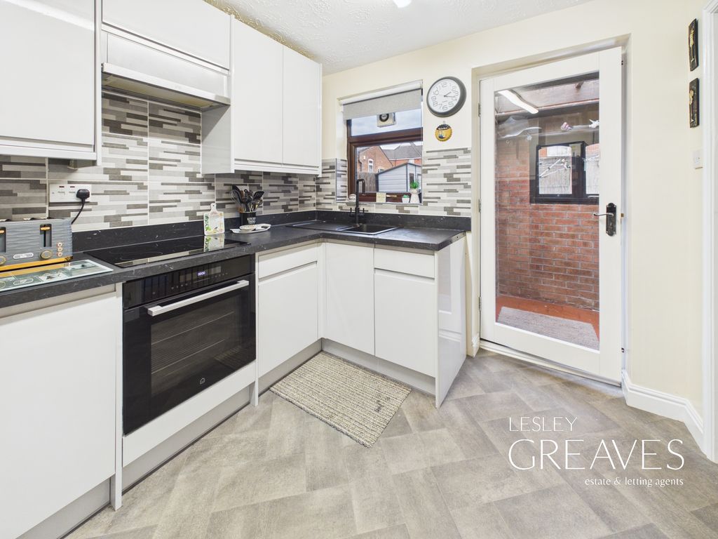 Property photo 3 of 12 Kitchen