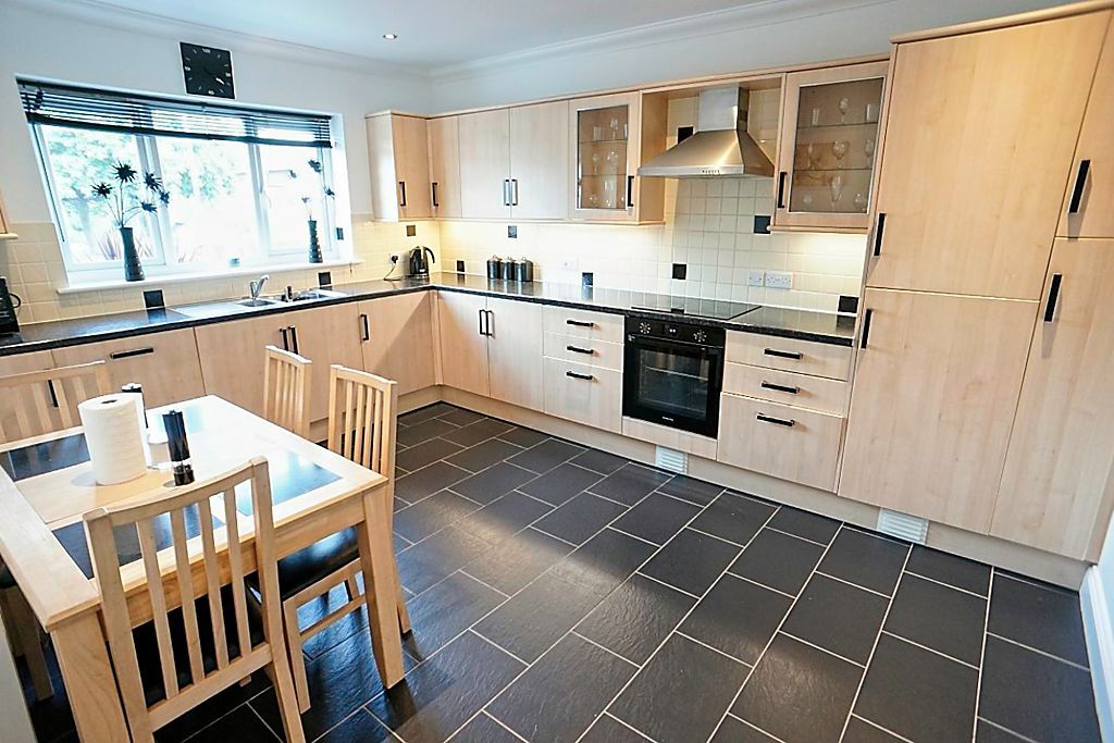 Property photo 2 of 9 Kitchen / Diner