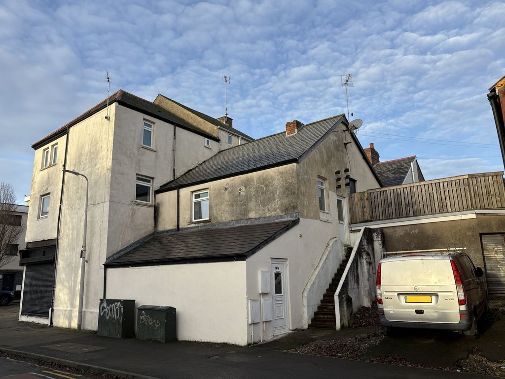 Property photo 3 of 16