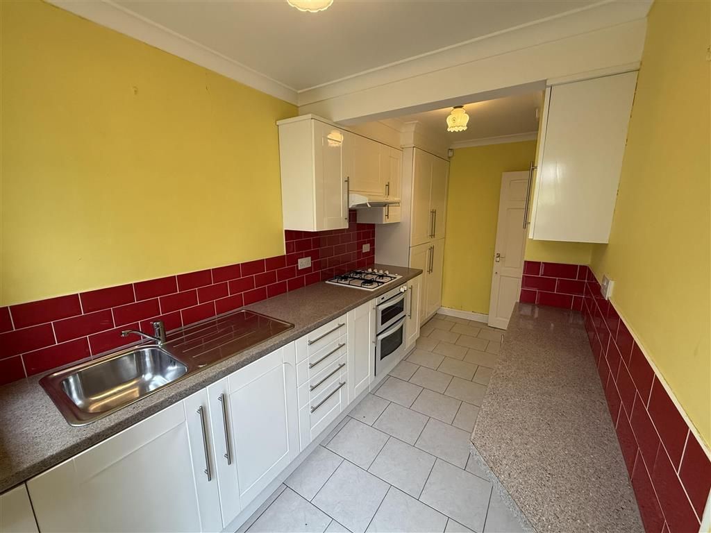 Property photo 2 of 10 Kitchen