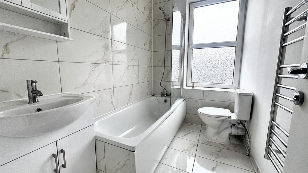 Property photo 2 of 15 Bright Modern Bathroom With Full Bathtub, Integrat...