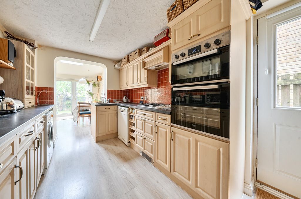 Property photo 3 of 17 Kitchen