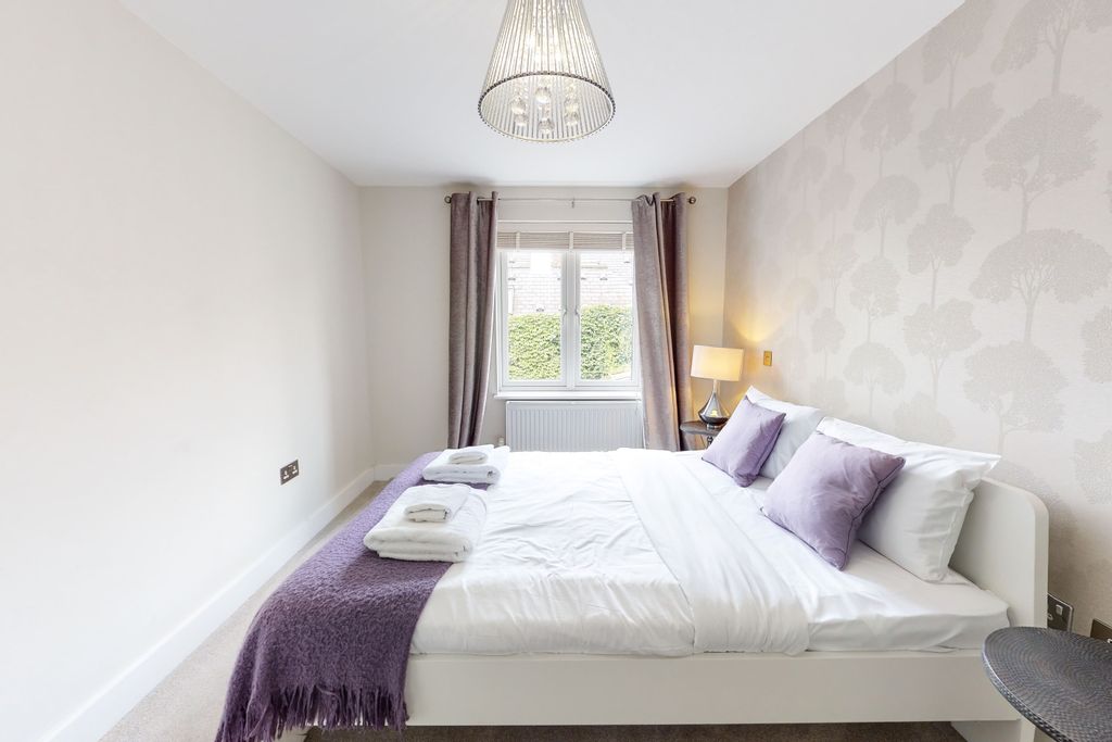 Property photo 2 of 6 Bedroom 1