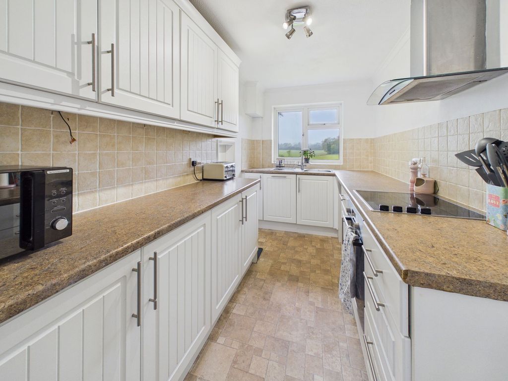 Property photo 2 of 7 Kitchen