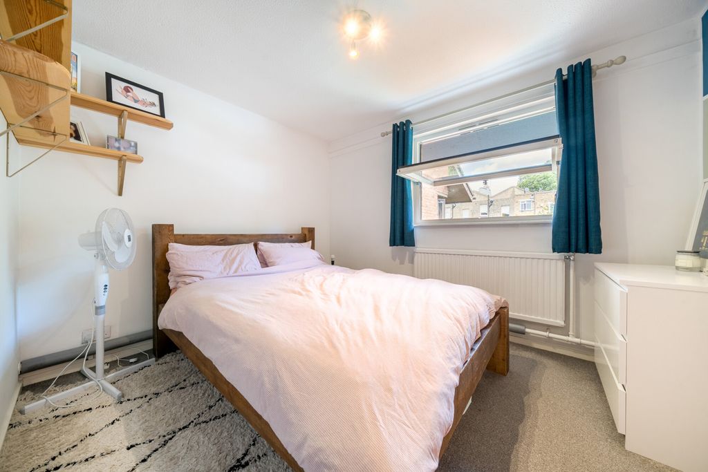 Property photo 3 of 19 1500710-10-6A734B...