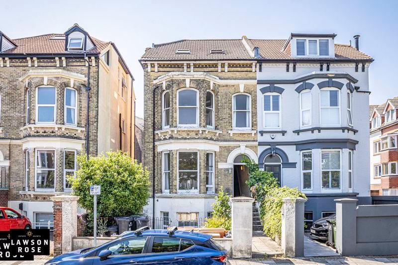 Property photo 1 of 11 .