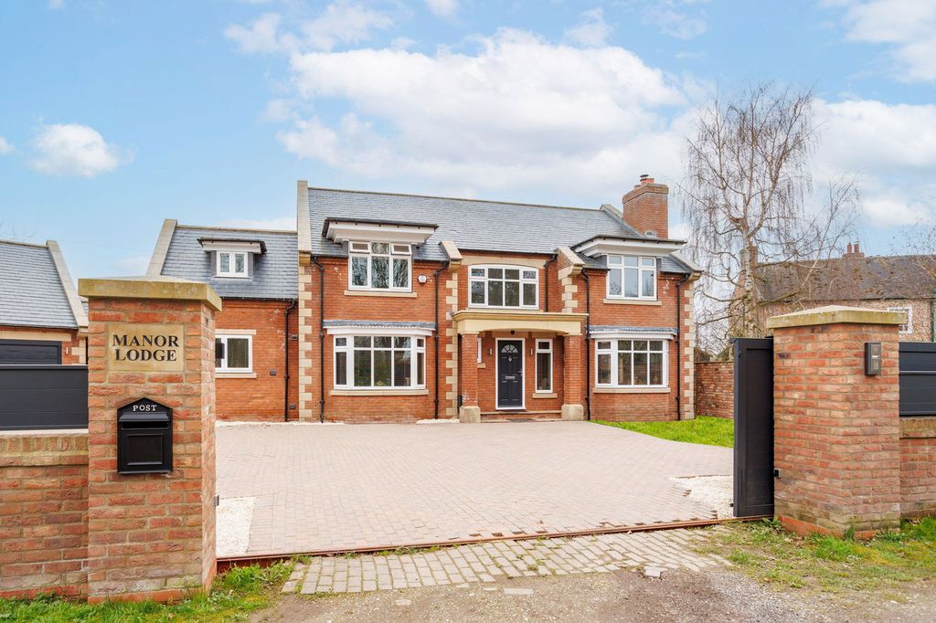 Property photo 2 of 29