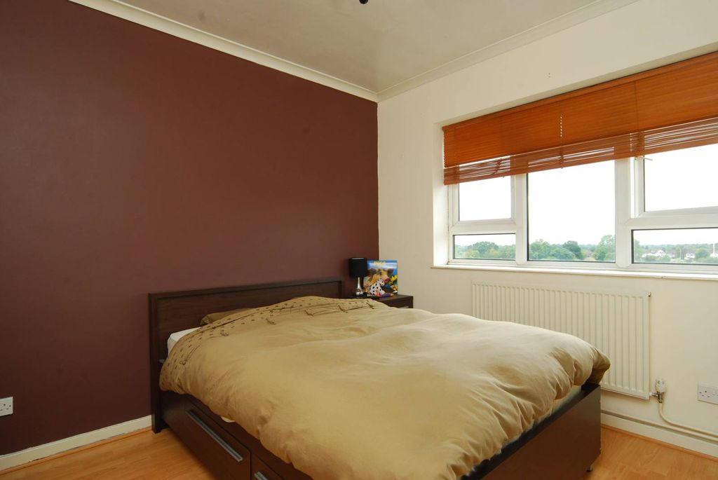 Property photo 3 of 6