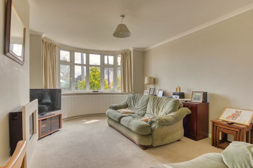 Property photo 3 of 16 Ewemove Taunton - Eastwick Road (11)