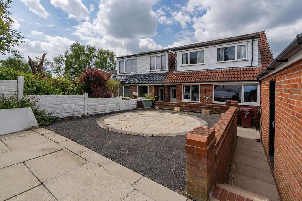 Property photo 2 of 28