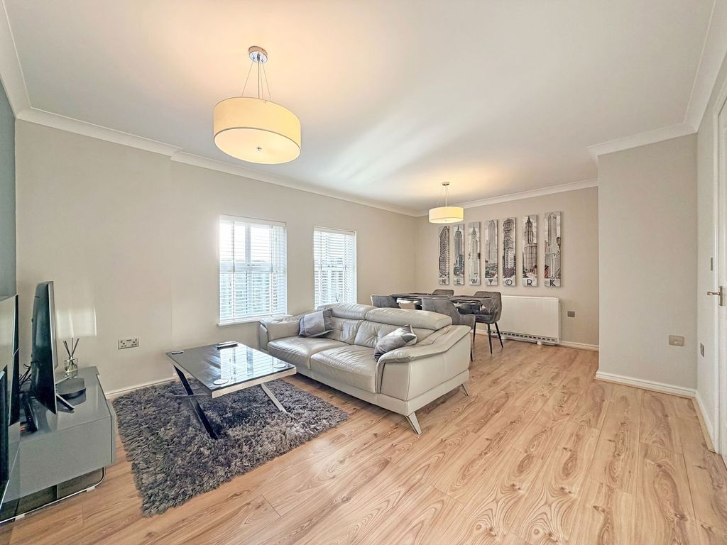 Property photo 2 of 20