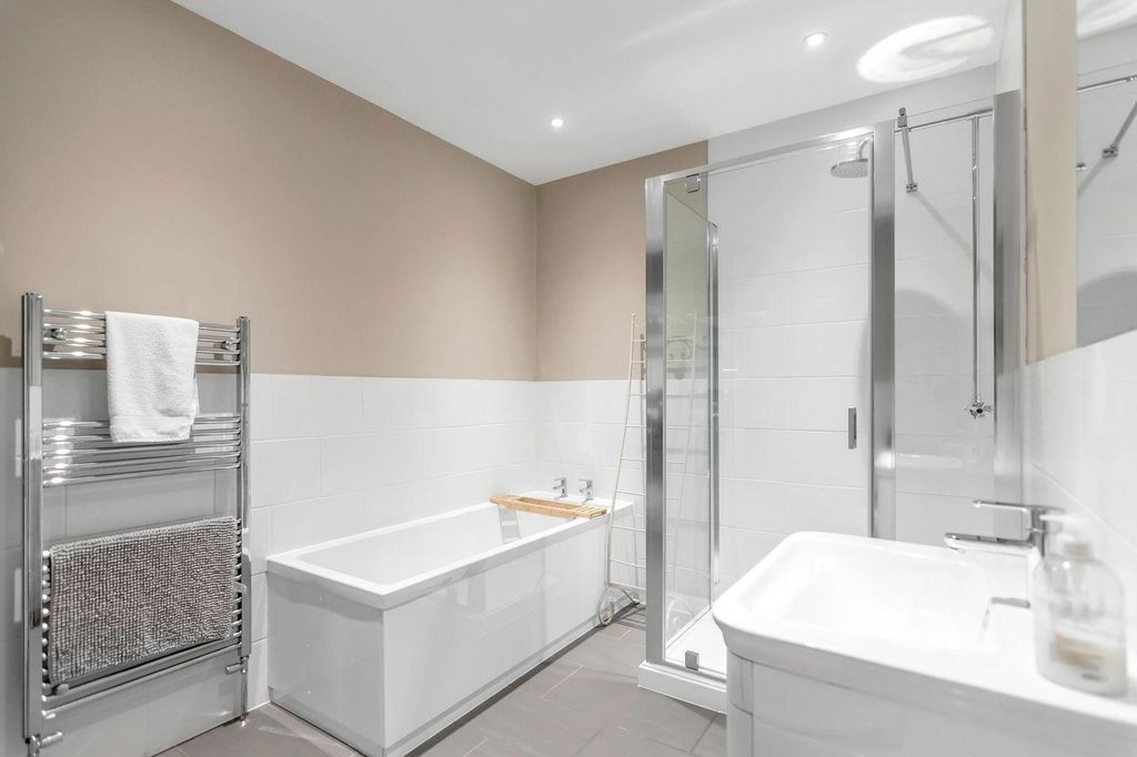Property photo 3 of 21 Main Bathroom