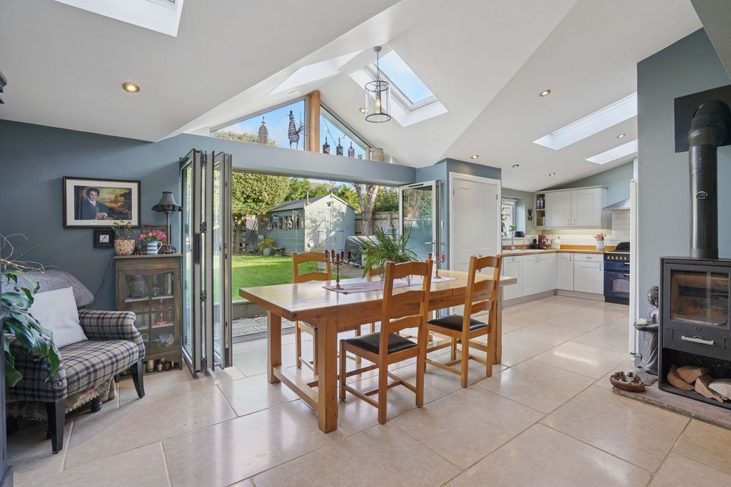 Property photo 2 of 23