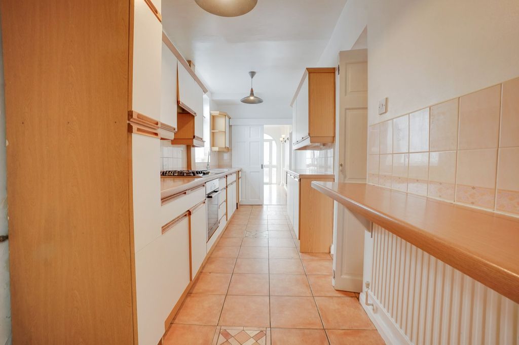 Property photo 3 of 34