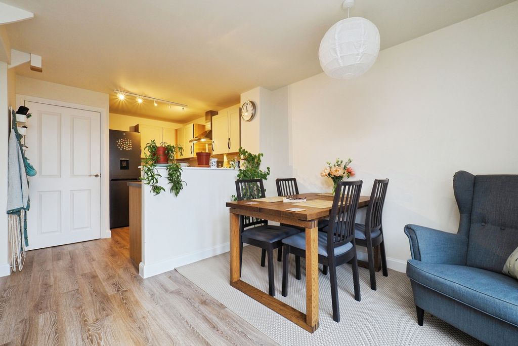 Property photo 3 of 24 Pbox-Img.Jpg