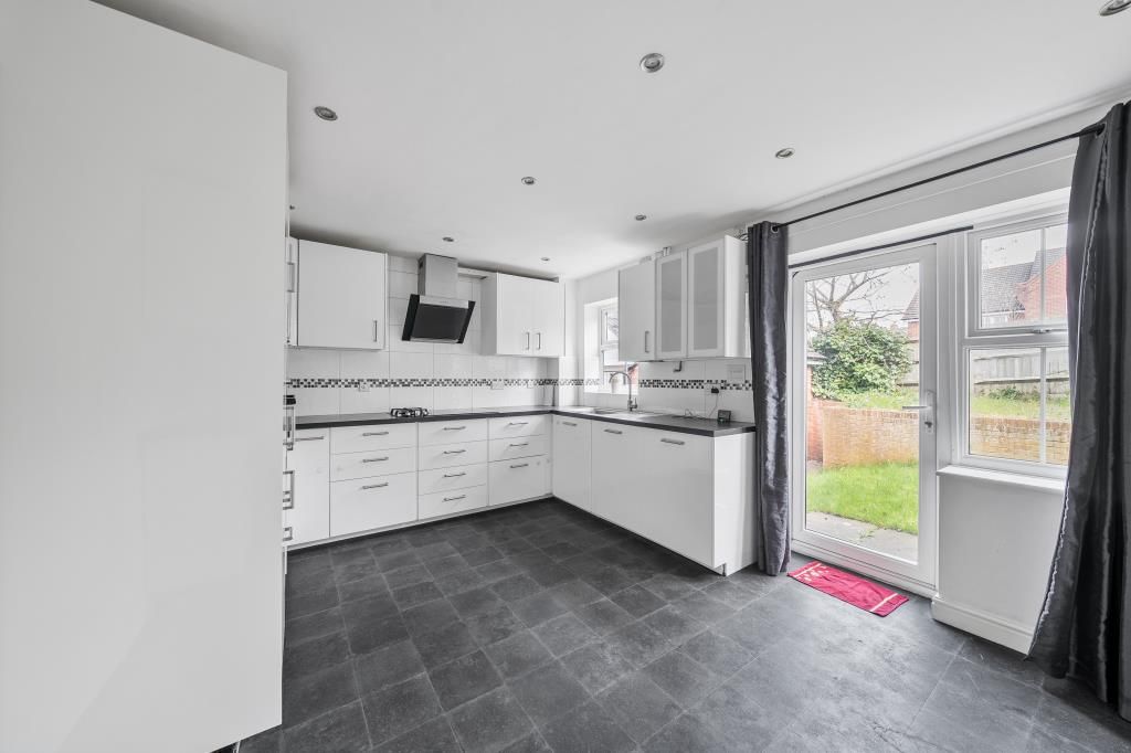 Property photo 2 of 18 Kitchen