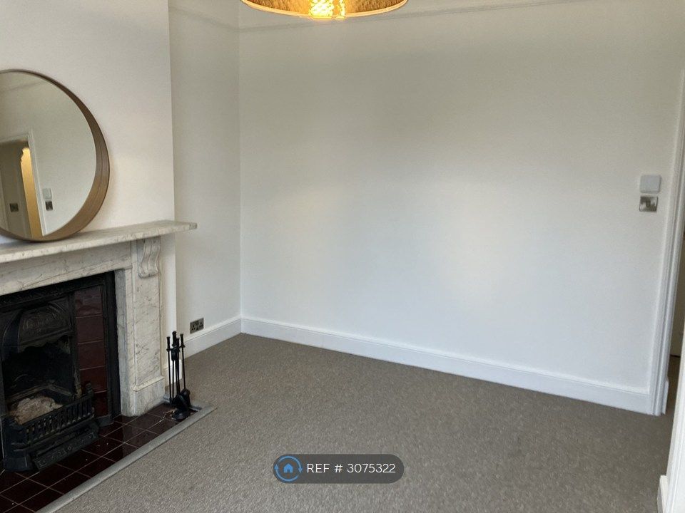 Property photo 3 of 18 Living Room