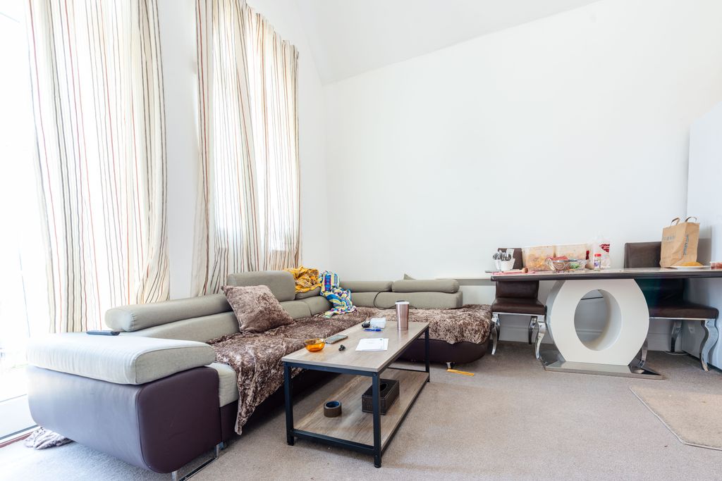 Property photo 2 of 47
