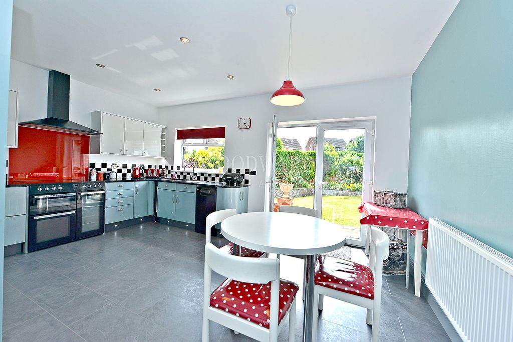 Property photo 2 of 22 Kitchen/Dining Room