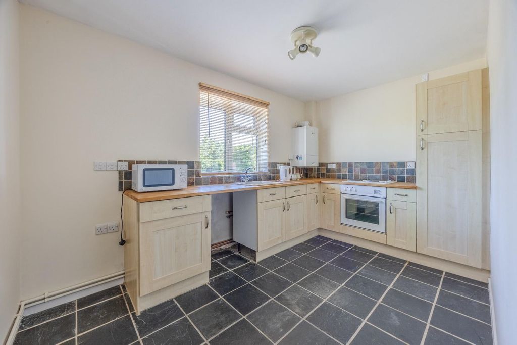 Property photo 2 of 10 Kitchen