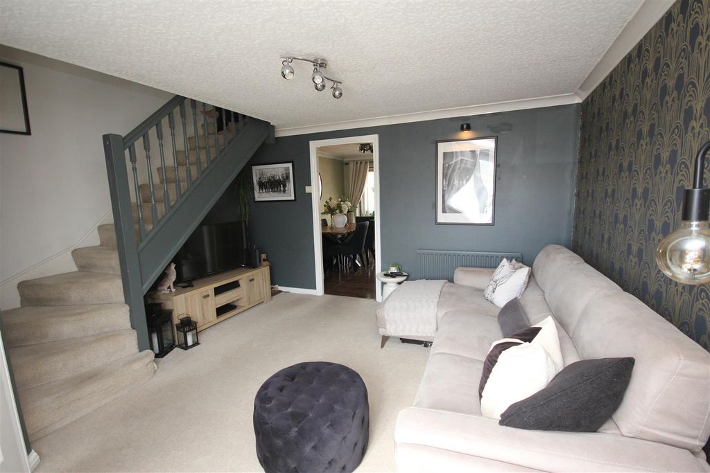 Property photo 2 of 18 Lounge 2.Jpg