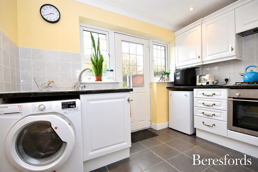 Property photo 2 of 6 Kitchen