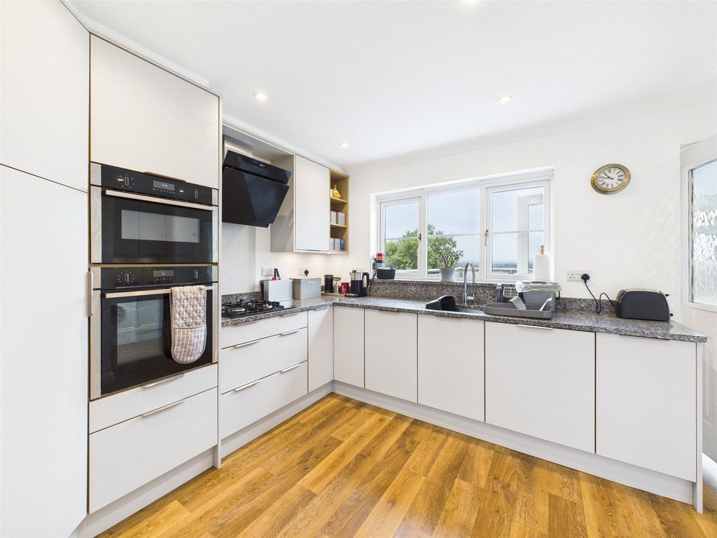 Property photo 2 of 24 Picture No. 10