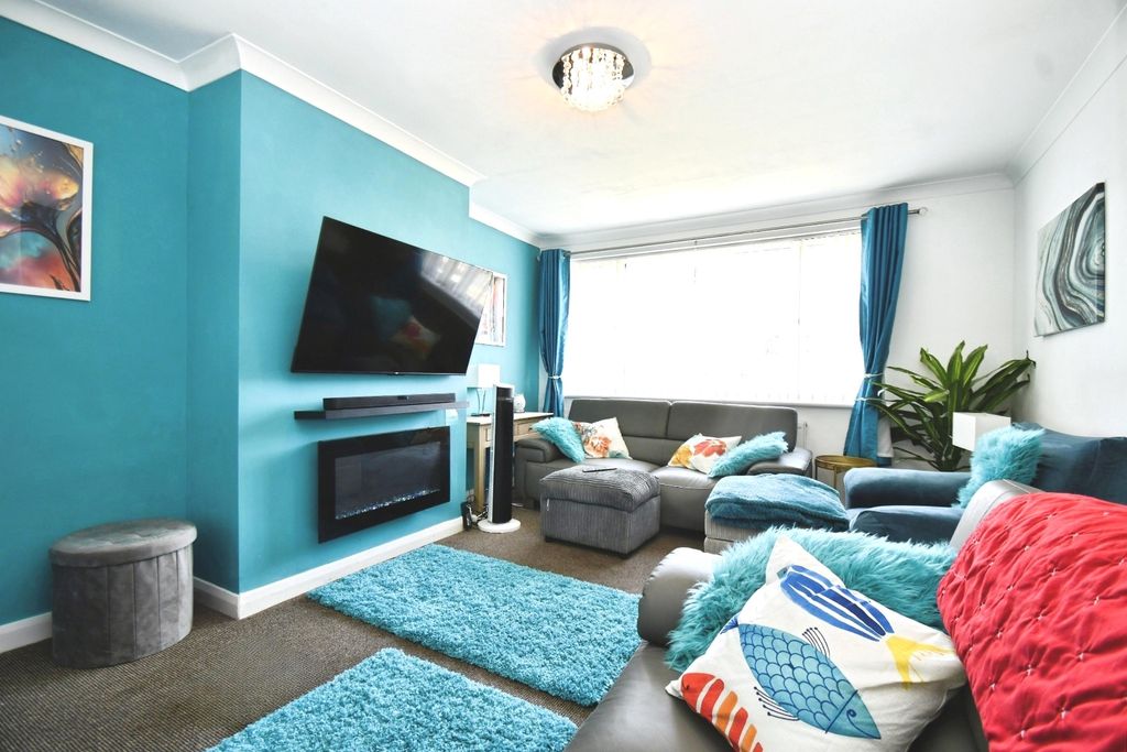 Property photo 2 of 27