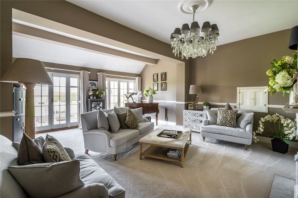 Property photo 3 of 47 House. Partnership