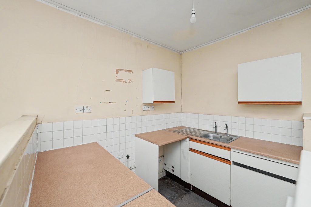 Property photo 3 of 11 Flat 2, 43 City Road, St Pauls, Bristol, Bs2 8Tu