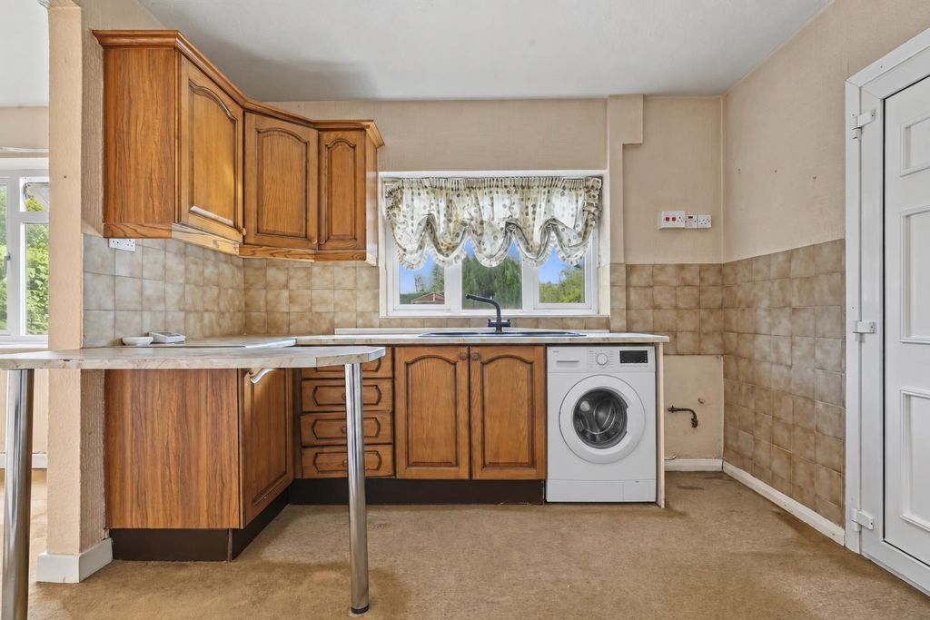 Property photo 3 of 20 Kitchen