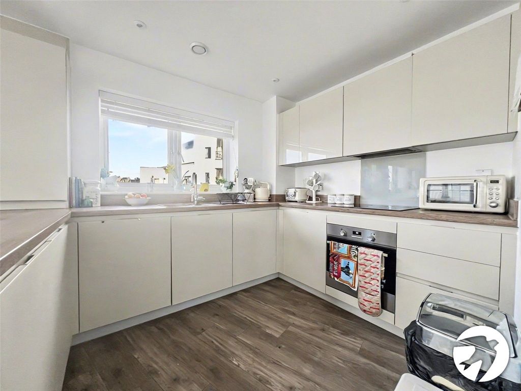 Property photo 3 of 12 Kitchen