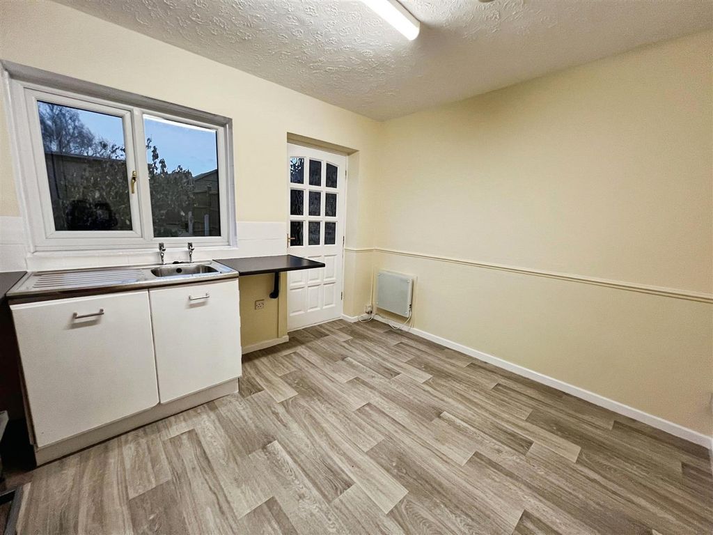 Property photo 3 of 11 Dining Kitchen