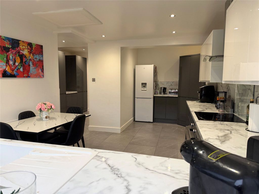 Property photo 2 of 20 Kitchen